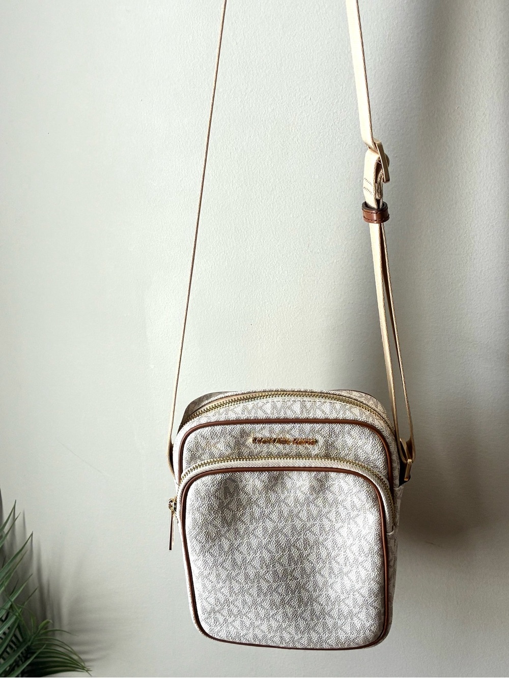 Michael Kors Women’s Cream Signature Crossbody Bag - Picture 4 of 4